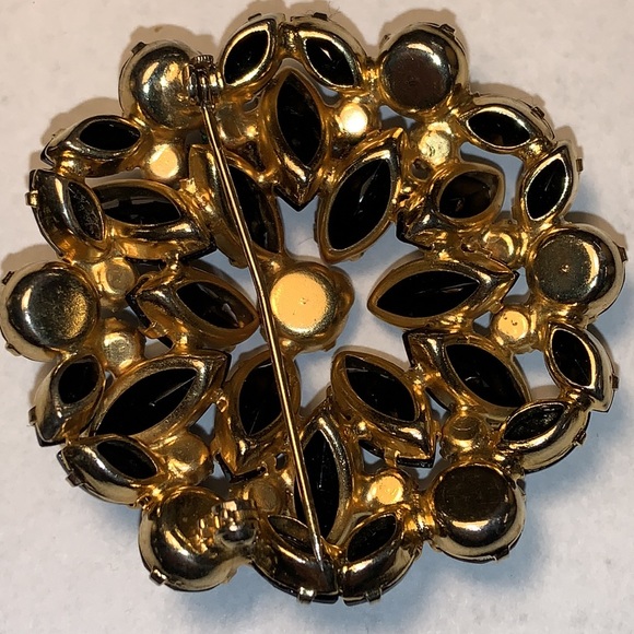 Vintage Black onyx and rhinestone brooch 2 inches diameter - Picture 2 of 4